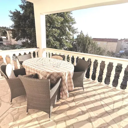 Apartment White Idyll, 3 Bedrooms, 3 Bathrooms, Terrace Promajna