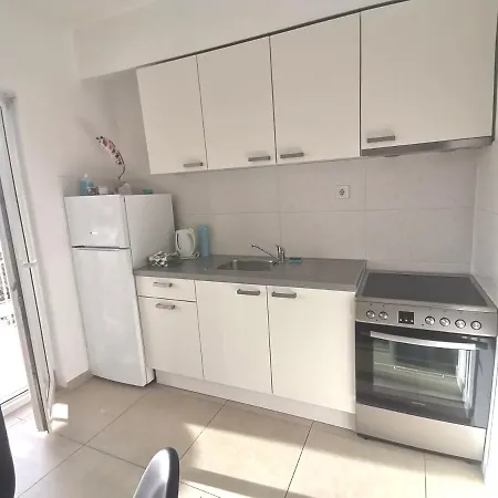 White Idyll, 3 Bedrooms, 3 Bathrooms, Terrace * Promajna