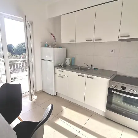 White Idyll, 3 Bedrooms, 3 Bathrooms, Terrace * Promajna