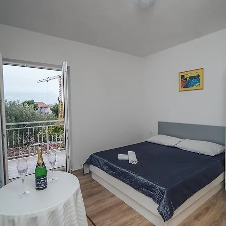White Idyll, 3 Bedrooms, 3 Bathrooms, Terrace Apartment *