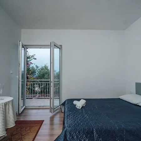 White Idyll, 3 Bedrooms, 3 Bathrooms, Terrace Appartement